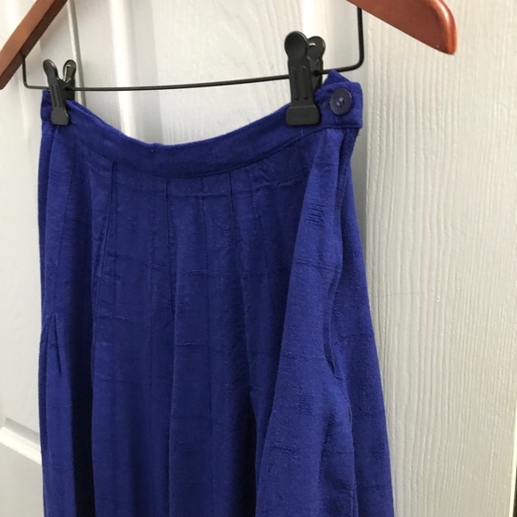 Pleated vintage linen skirt. - Picture 3 of 5